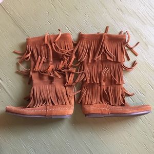 Minnetonka fringe boots